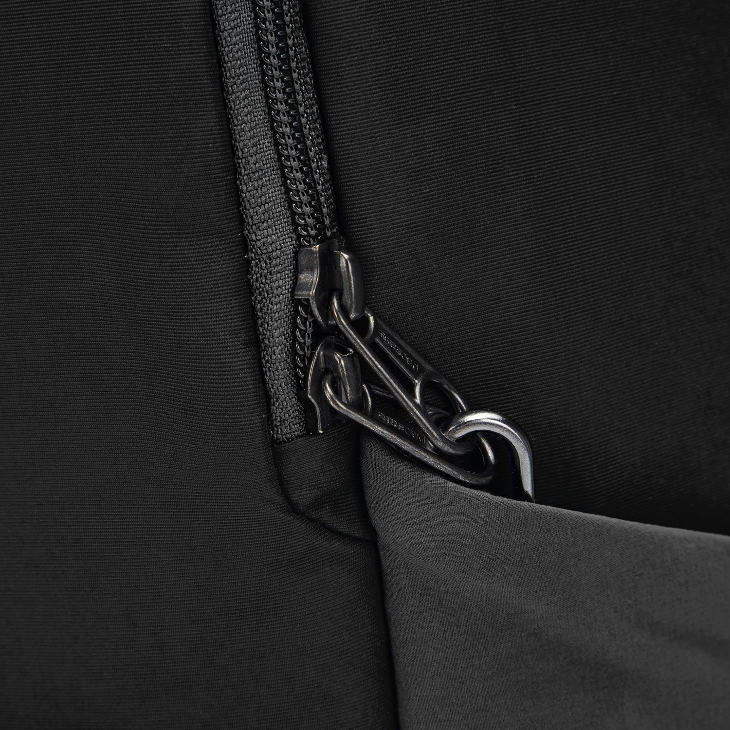 Pacsafe® LS450 anti-theft 25L backpack - Image 22