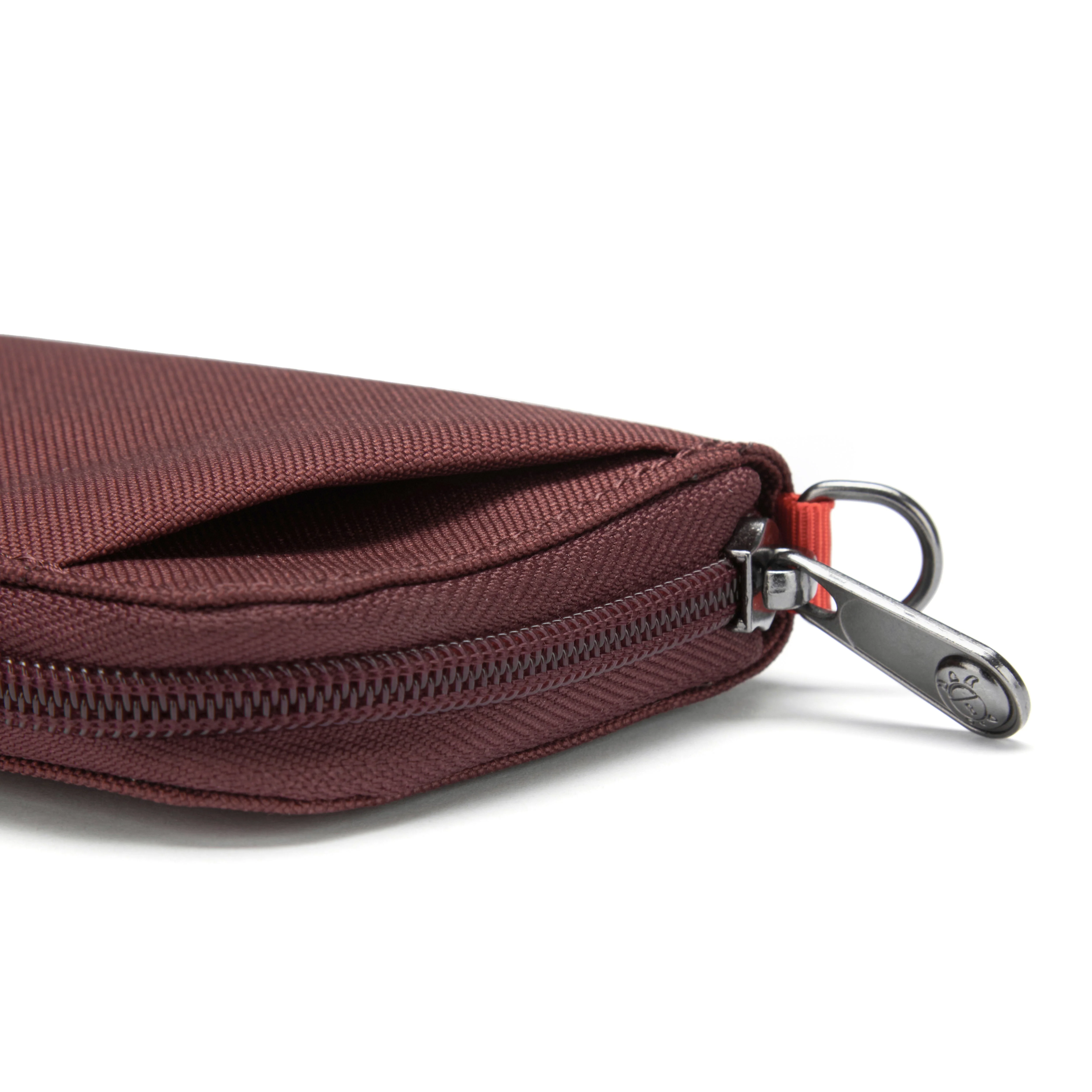 Pacsafe® RFIDsafe™ RFID blocking card wallet - Image 10