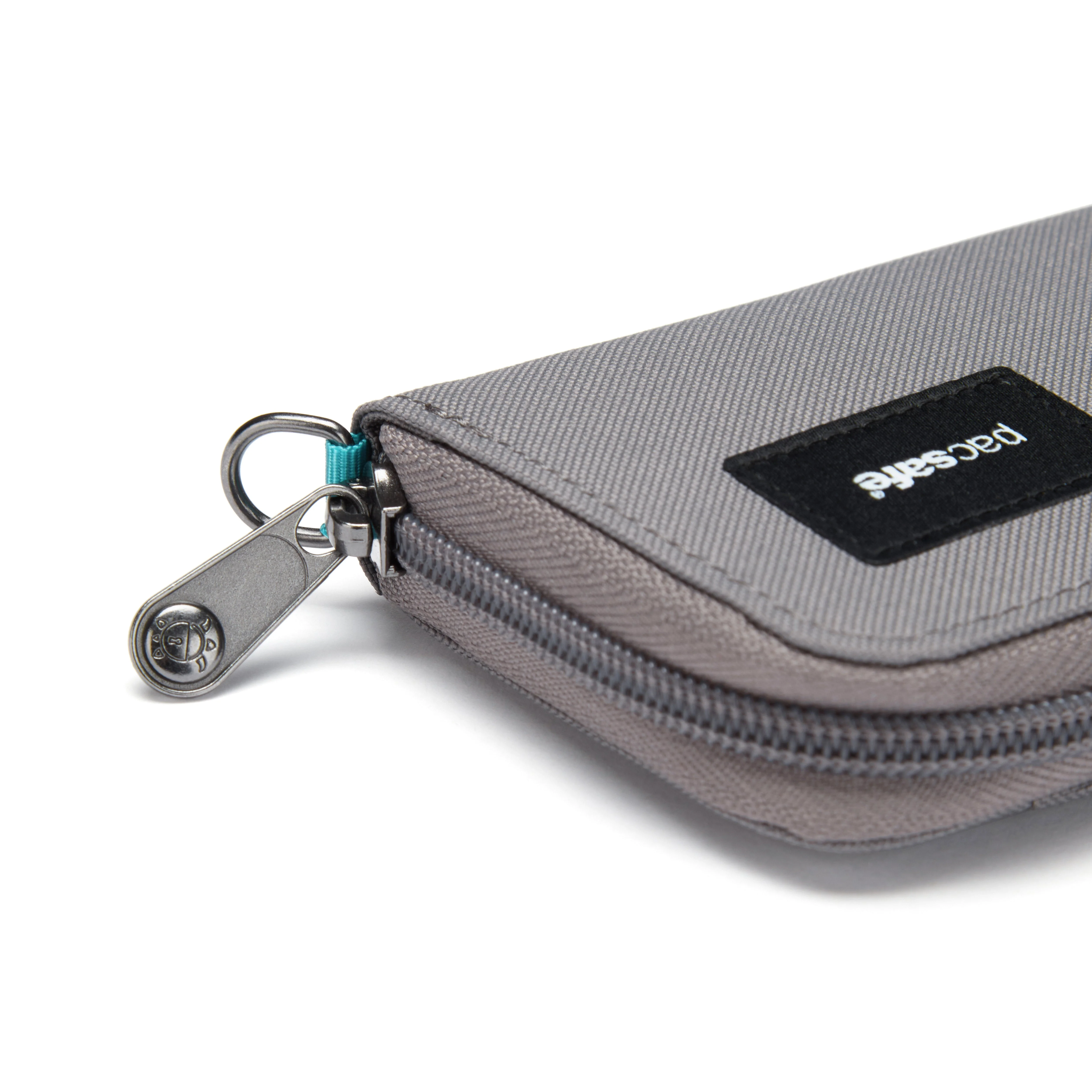 Pacsafe® RFIDsafe™ RFID blocking card wallet - Image 30