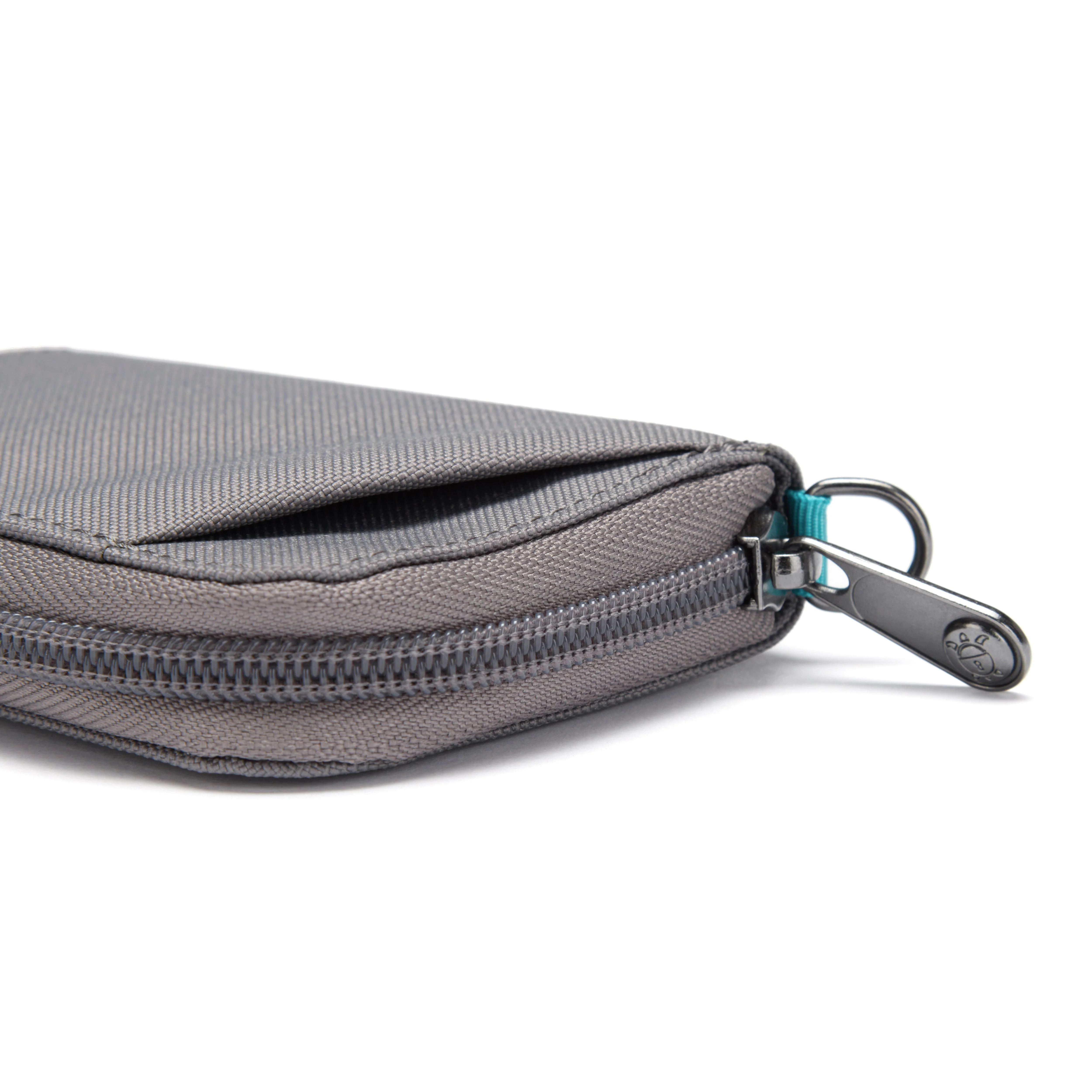 Pacsafe® RFIDsafe™ RFID blocking card wallet - Image 31