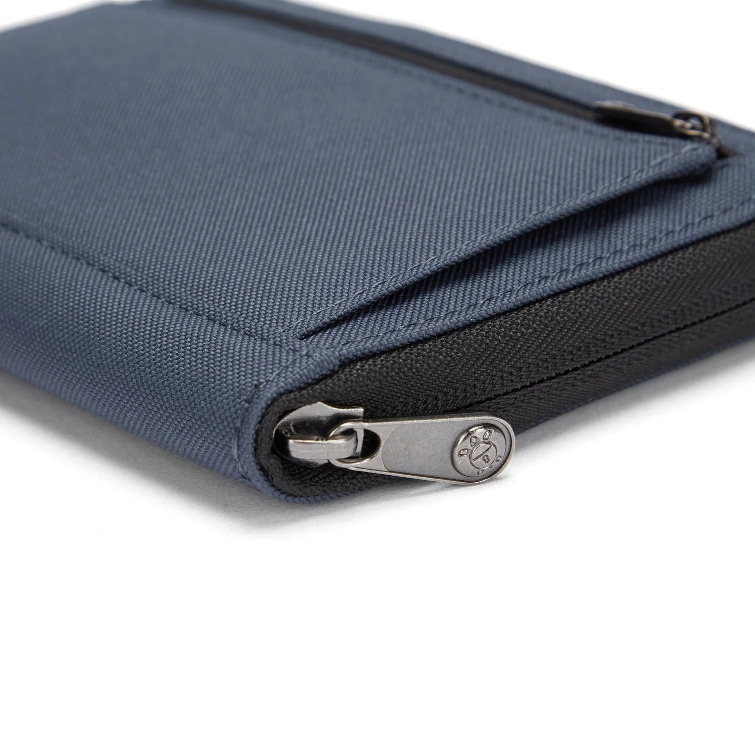 Pacsafe® RFIDsafe™ RFID blocking compact travel organizer - Image 12