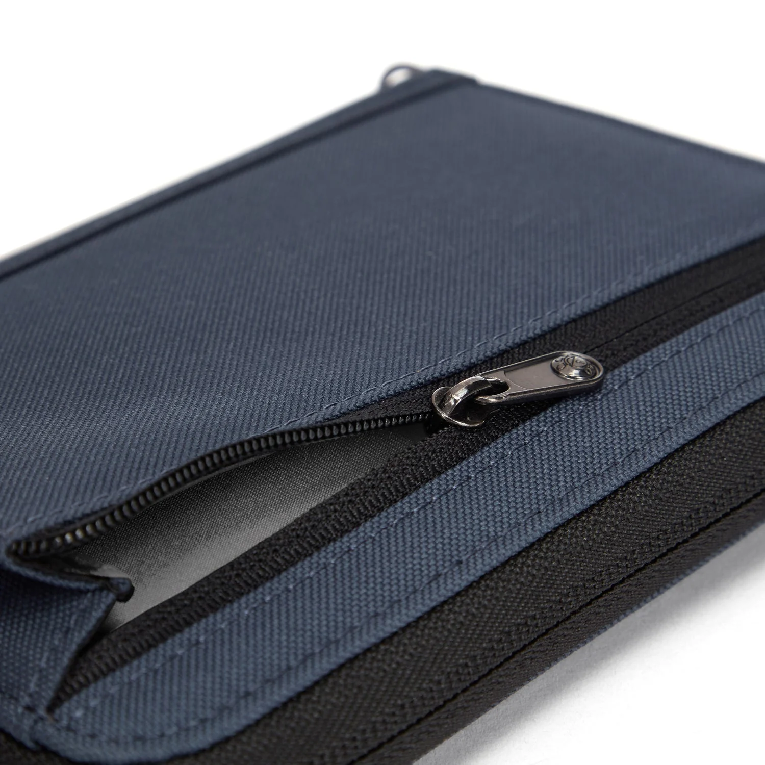 Pacsafe® RFIDsafe™ RFID blocking compact travel organizer - Image 13