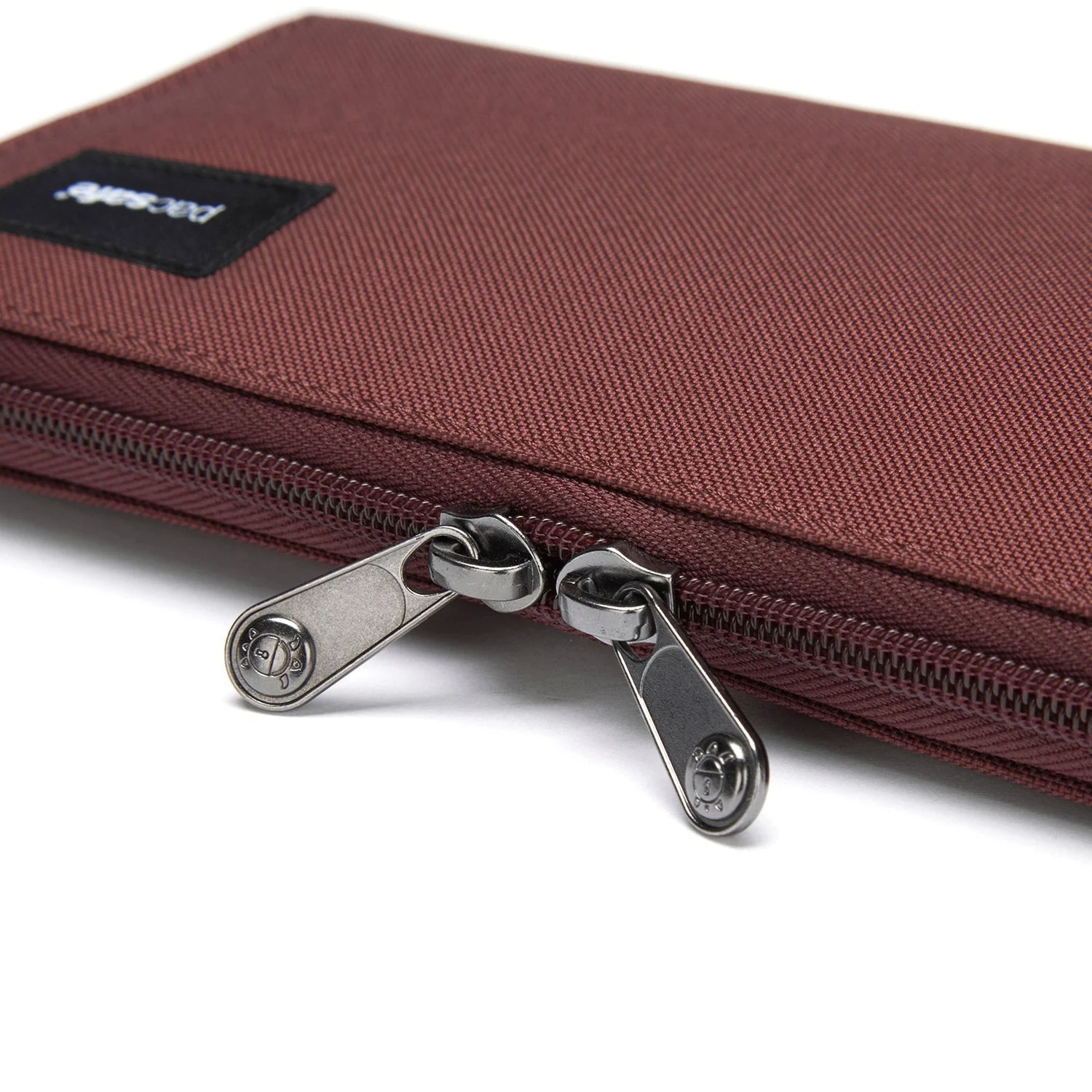 Pacsafe® RFIDsafe™ RFID blocking continental wallet - Image 10