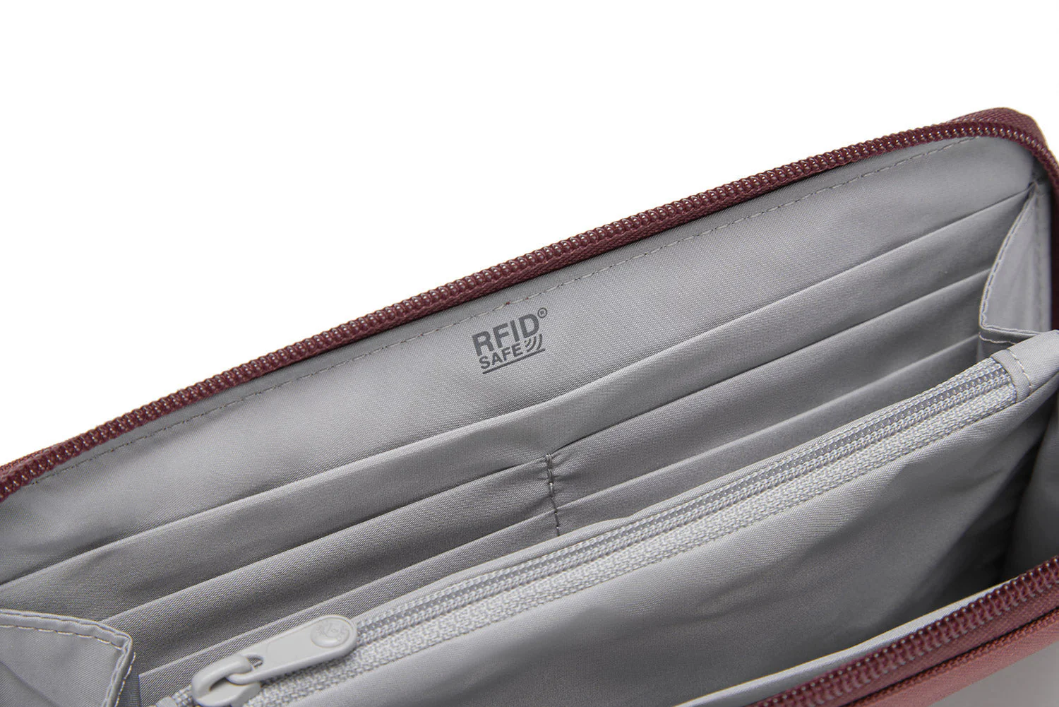 Pacsafe® RFIDsafe™ RFID blocking continental wallet - Image 11