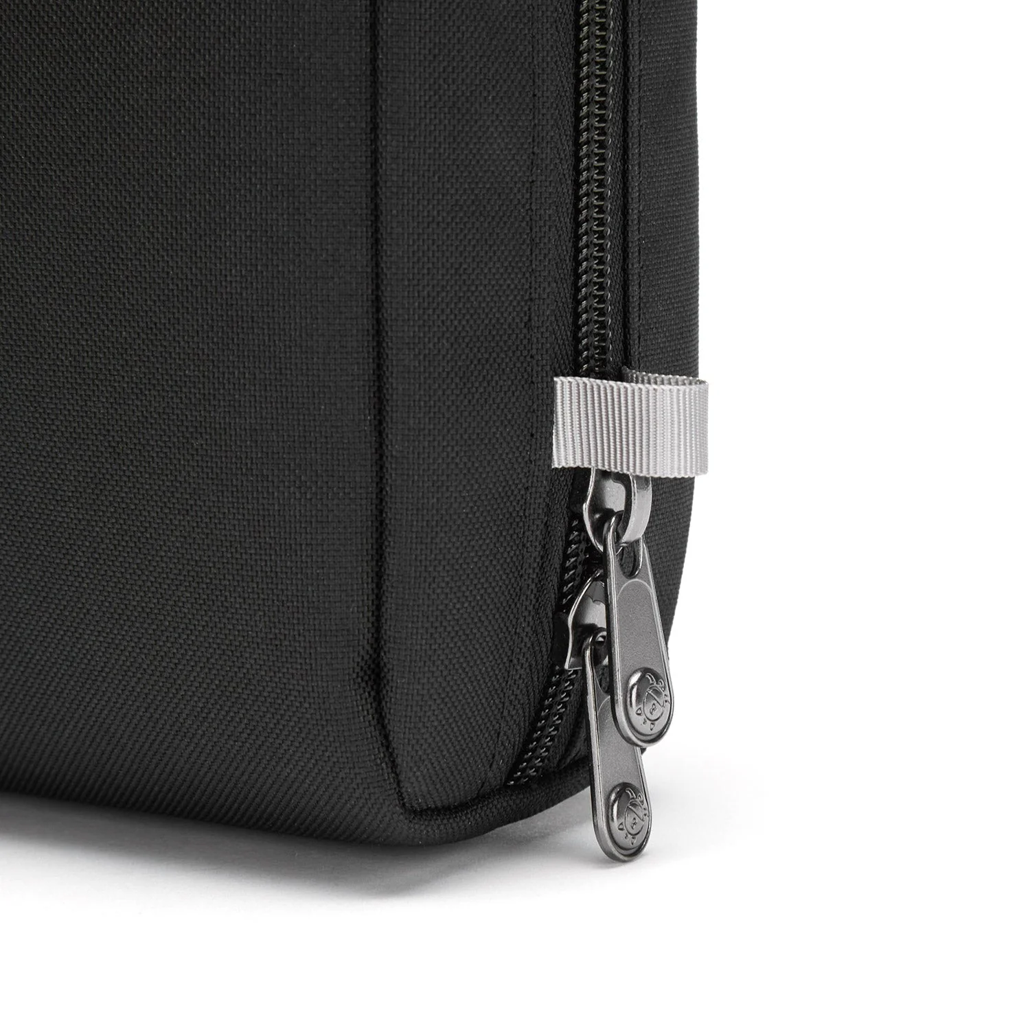 Pacsafe® RFIDsafe™ RFID blocking gear pouch - Image 24