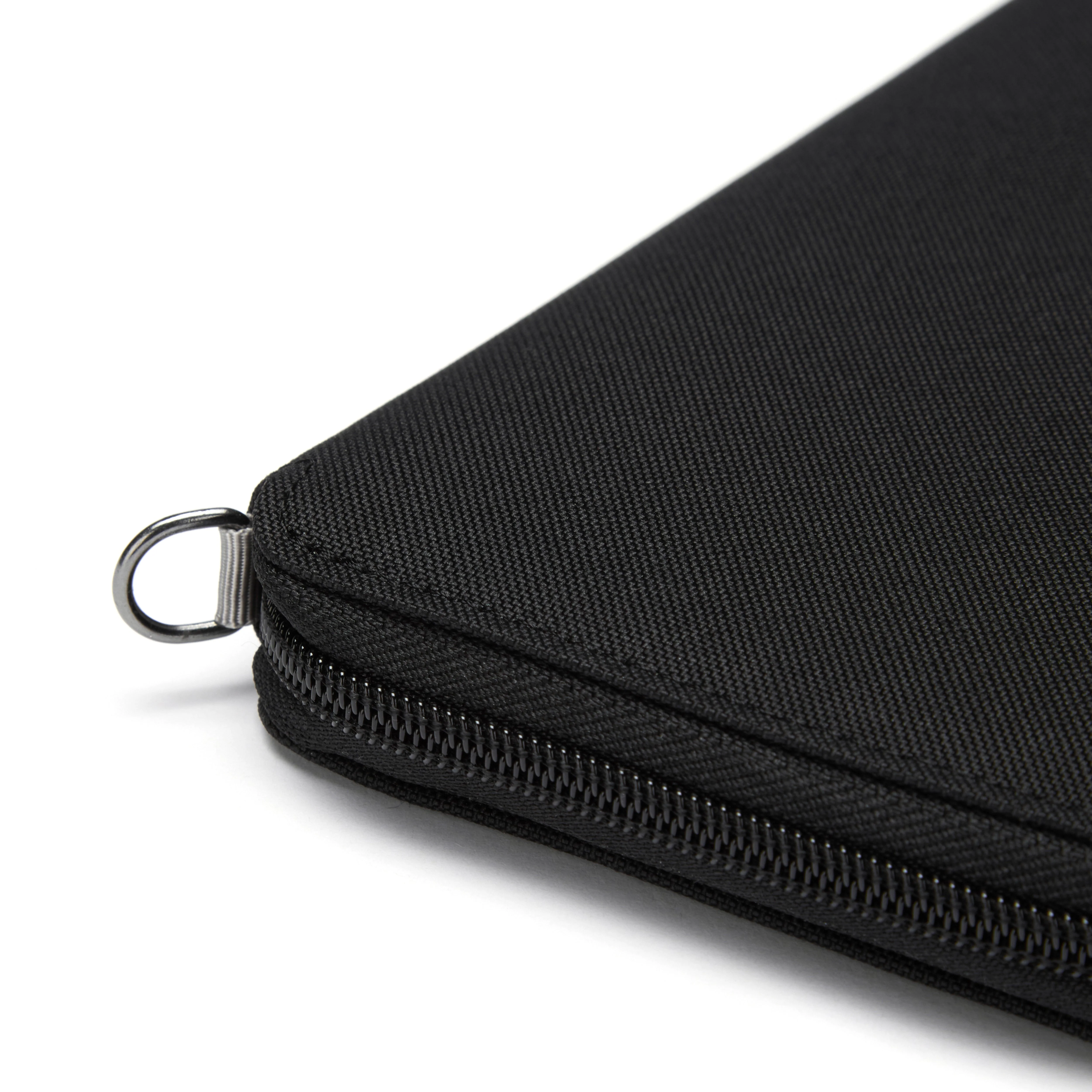 Pacsafe® RFIDsafe™ RFID blocking travel wallet - Image 10