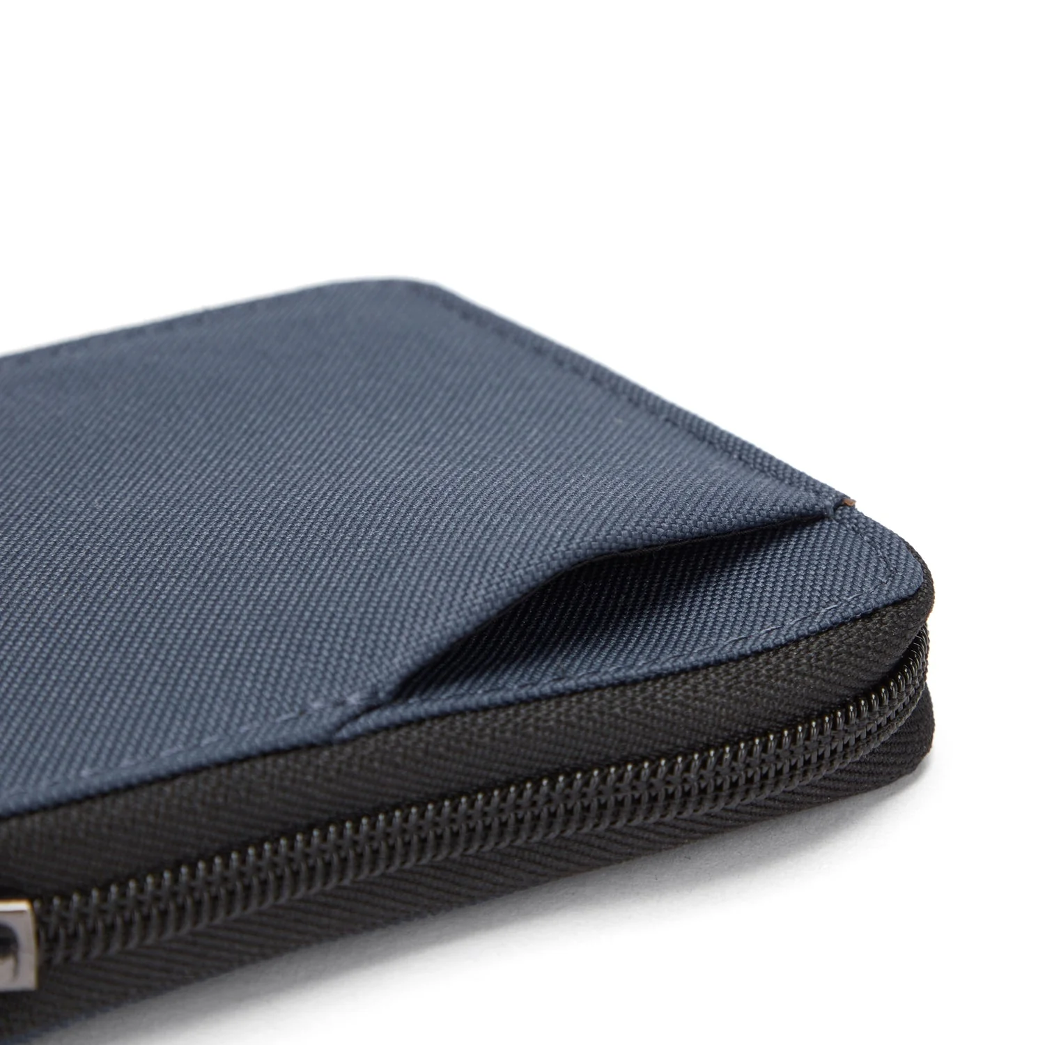 Pacsafe® RFIDsafe™ RFID blocking zip around wallet - Image 29