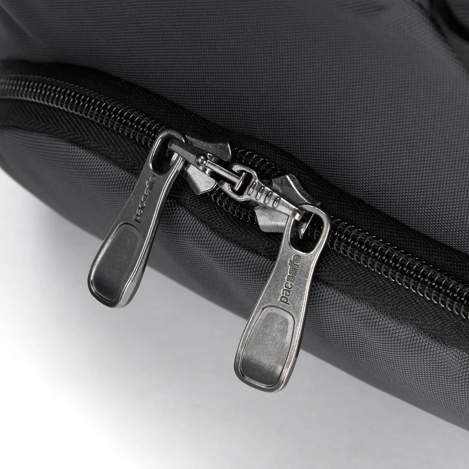 Pacsafe® EXP35 anti-theft travel backpack - Image 11